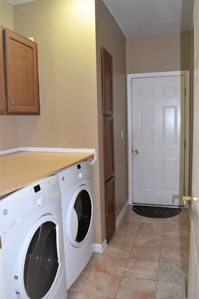 Building Photo - 2480 Lehman Dr