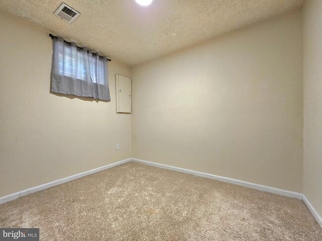 Building Photo - 8561 Southlawn Ct