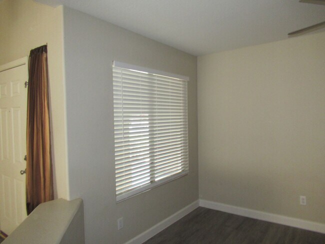 Building Photo - Nice Home in Estrella Vista Community, Goo...