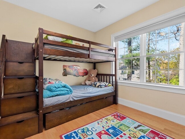 Building Photo - 22 Wellesley Ave