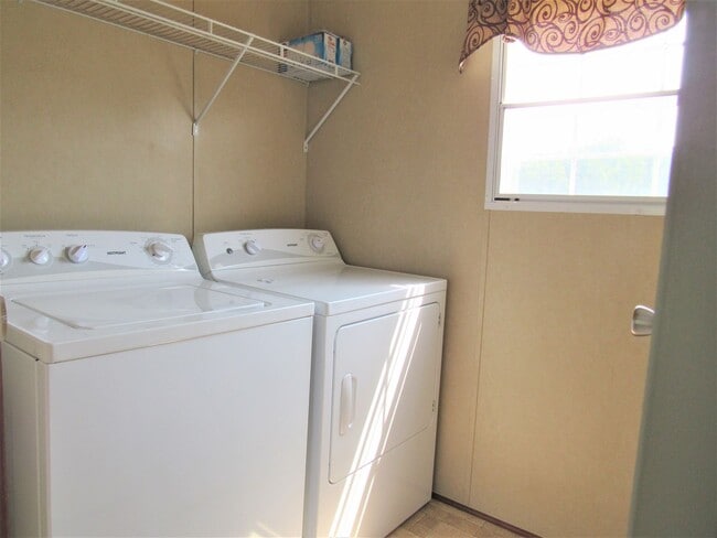 Building Photo - 3 BD 2 BA Country Living