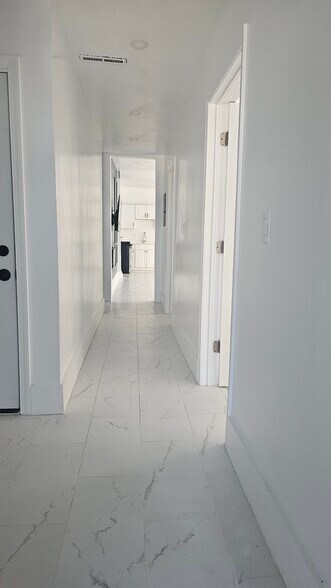 Building Photo - 22 Crawford St