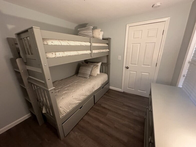 Building Photo - 301 Portsmouth Ave