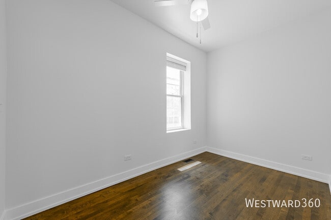 Building Photo - 946 N Drake Ave