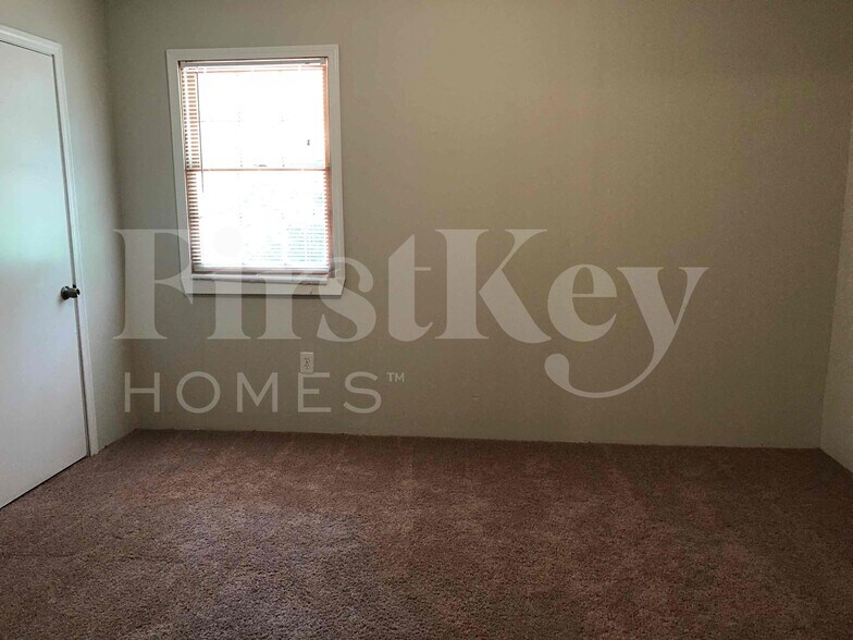 Building Photo - 1201 Creekwood Cove