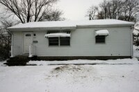 Building Photo - Cozy 3 bedroom home in Bettendorf-6 month lease option