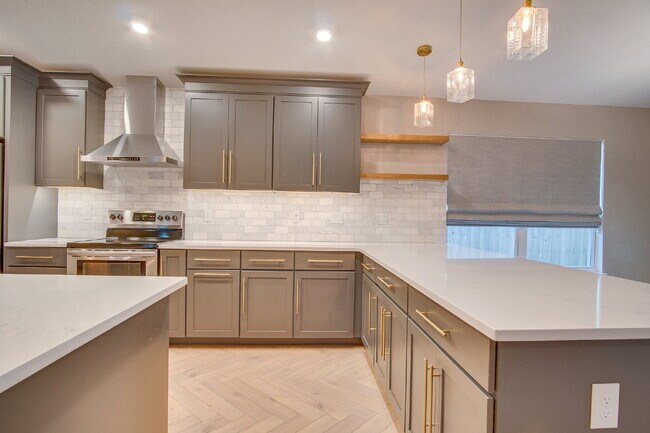 Building Photo - Spacious 4-Bedroom Home in Milton Near I-1...