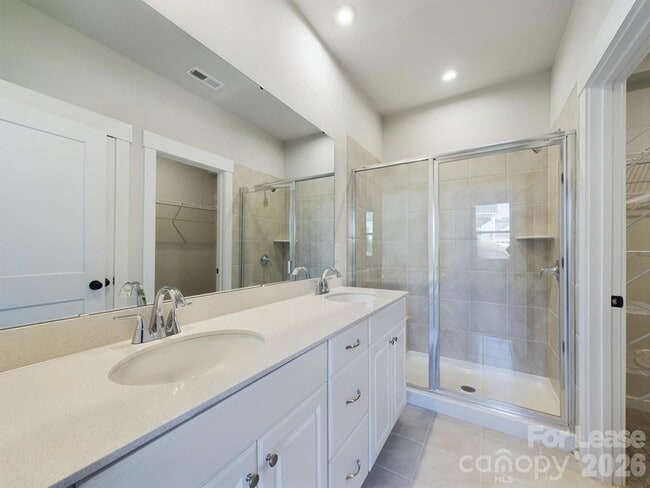 Building Photo - 9525 Munsing Dr