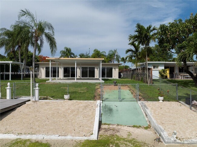 Building Photo - 5020 SW 92nd Ave