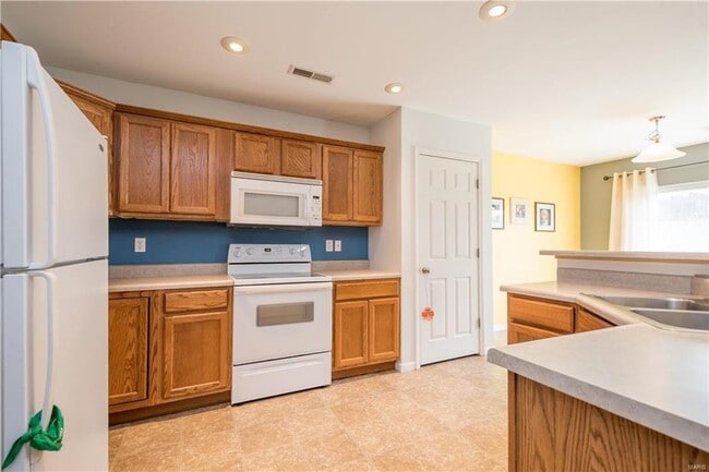 Building Photo - Home in Pioneer Ridge – Pet Friendly & Min...