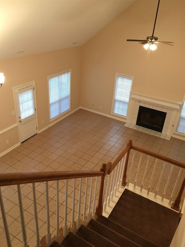 Building Photo - 111 Clarin Way