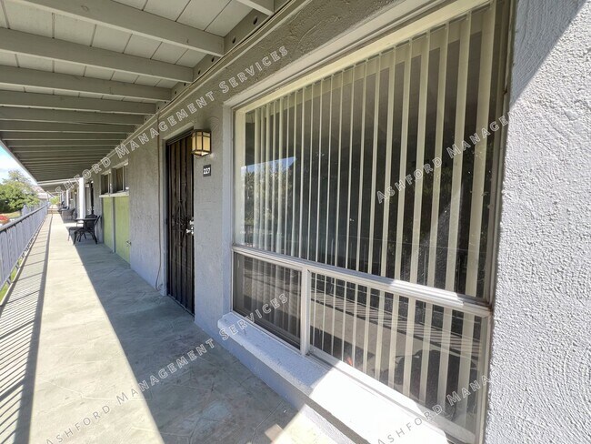 Building Photo - 7141 N 16th St