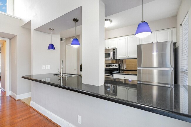 Building Photo - 5934 Sandhurst Ln