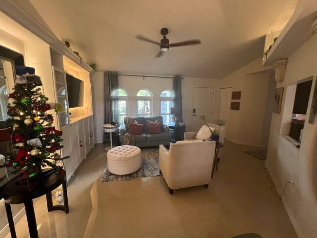 Building Photo - 3/2/2 Seasonal home in Deep Creek