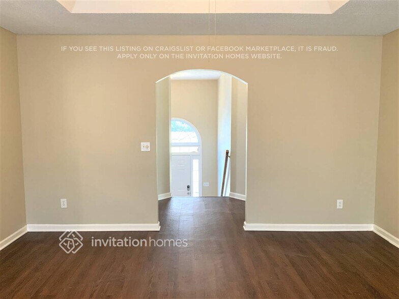 Building Photo - 925 Evian Dr NW