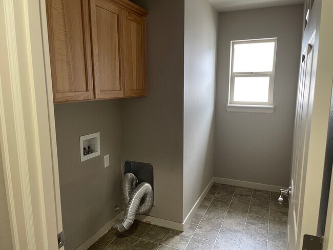 Building Photo - 2175 Mayfly St