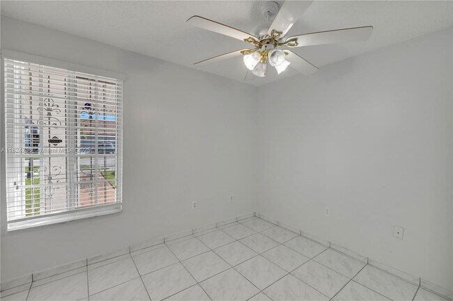 Building Photo - 120 SW 116th Ave