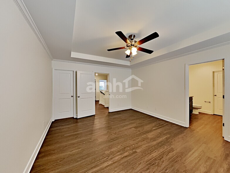 Building Photo - 4264 Longfellow Dr