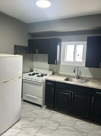 Building Photo - Spacious 3 bedroom apartment for rent in B...