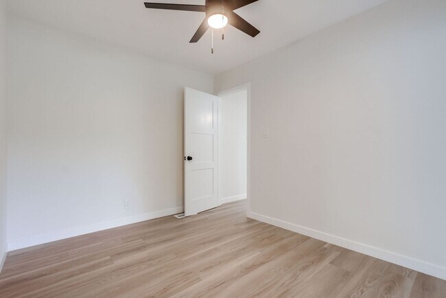 Building Photo - Charming Fully Remodeled 3-Bedroom Home in...