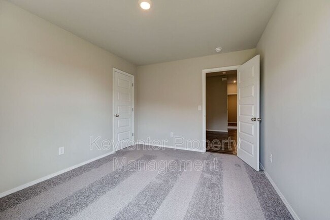 Building Photo - 755 Foxtail Dr