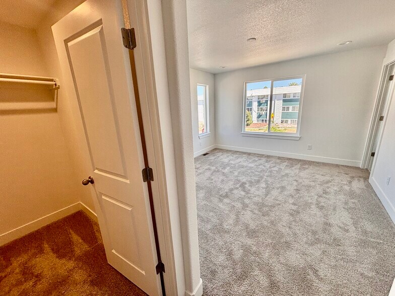 Building Photo - 3627 Byram Pt