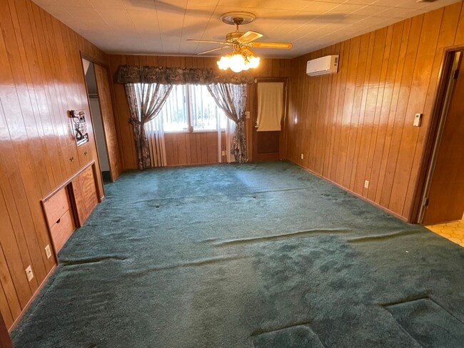 Building Photo - Large and Spacious Home