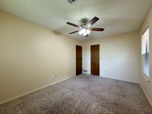 Building Photo - Gorgeous Brick Home for Rent! - 3 Bedroom, 2 Bath, 2 Car garage - 1,797 sf