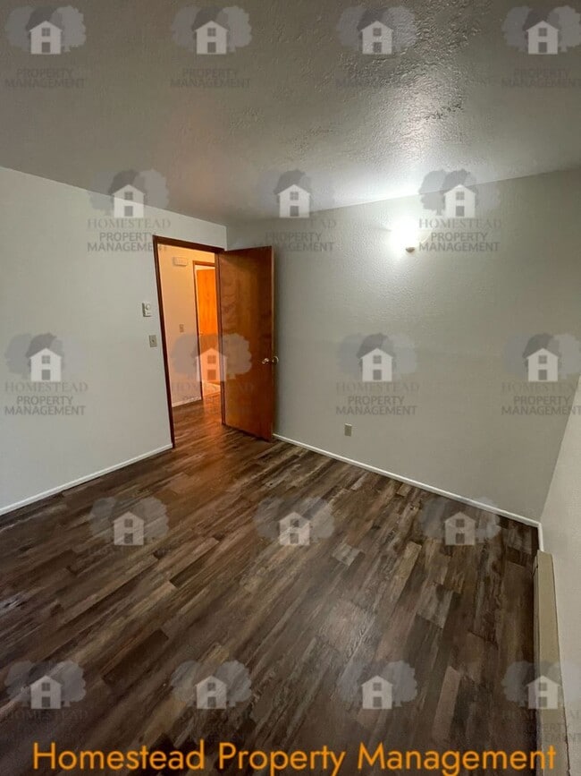 Building Photo - Homestead loves their tenants! 1/2 one months rent!