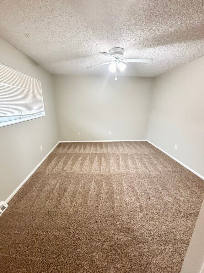 Building Photo - 9014 E Lehigh Ave