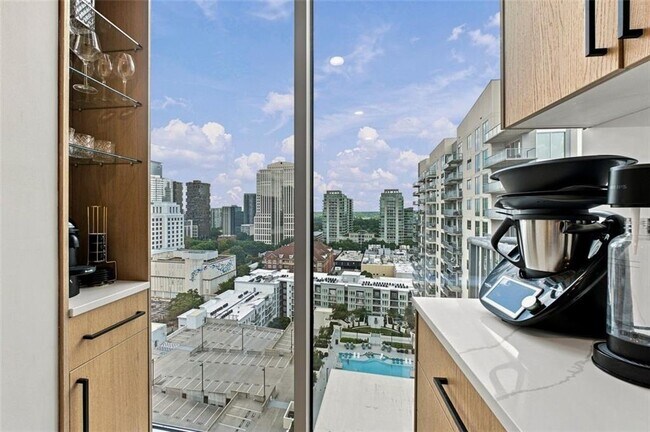 Building Photo - 950 W Peachtree St NW