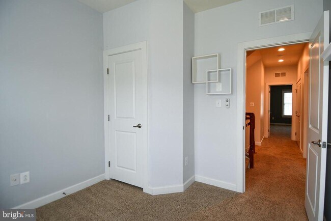 Building Photo - 409 Hydrangea Place