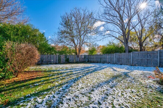 Building Photo - 1309-1311 Prairie Rd