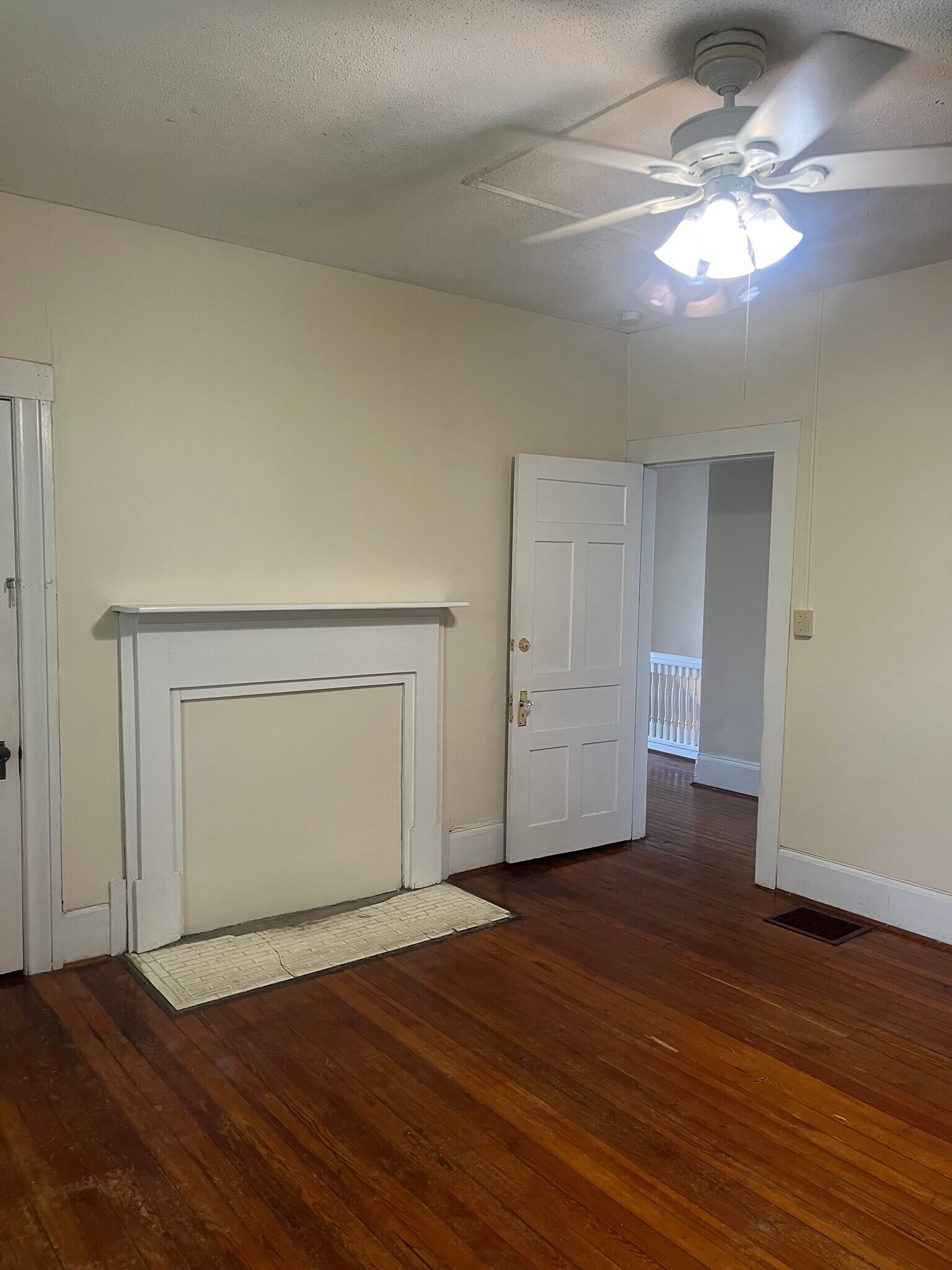 Building Photo - 209 E Baxter Ave
