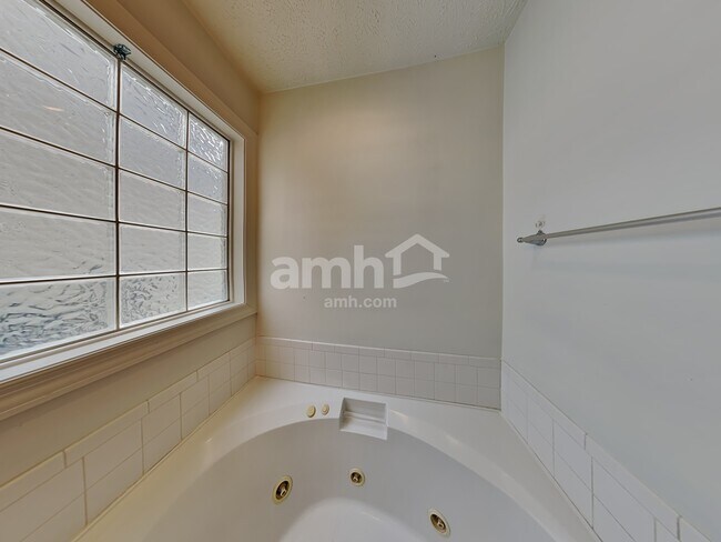 Building Photo - 2049 Aberdeen Cir