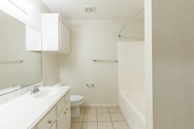 Building Photo - Super Cute Duplex in South Lubbock