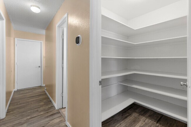 Building Photo - Charming 3-Bedroom, 3-Bathroom Home with S...