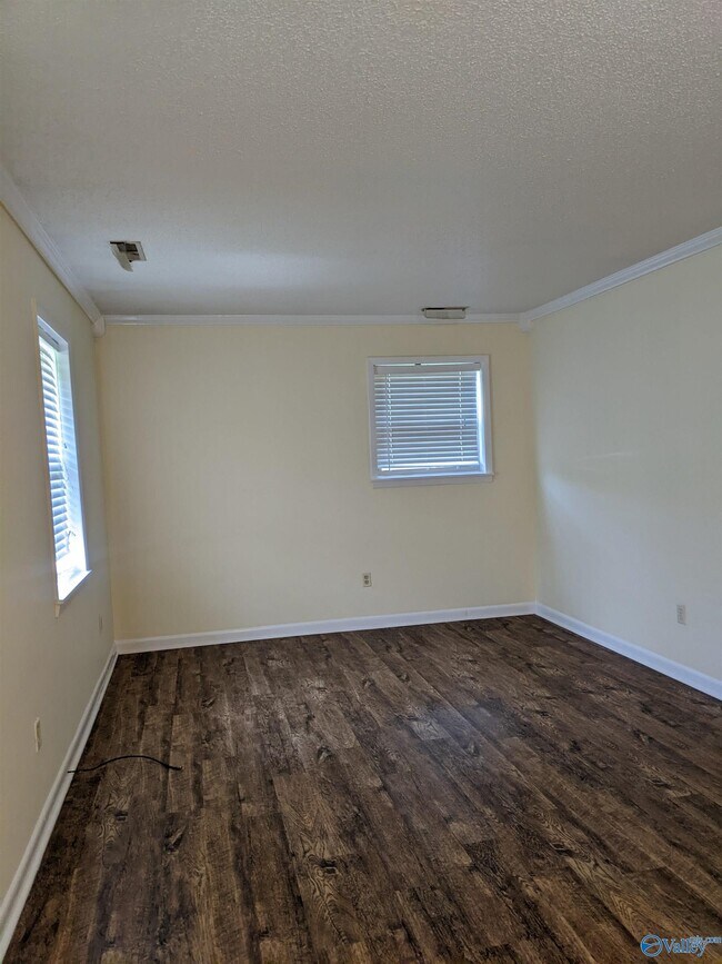 Building Photo - 14021 SW Wyandotte Dr