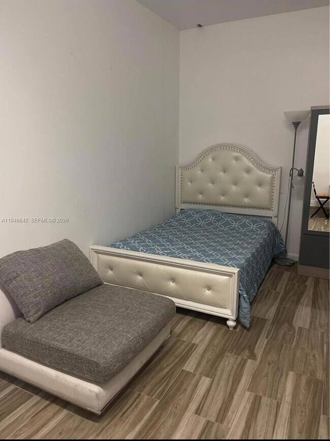 Building Photo - 1360 SW 142nd Ave