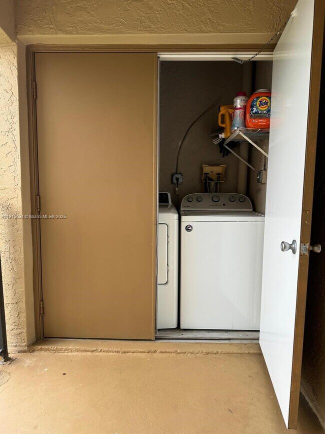 Building Photo - 151 SW 117th Ave