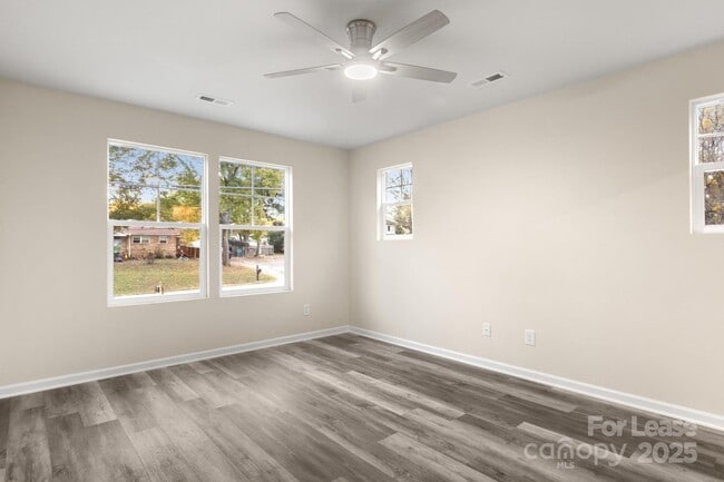 Building Photo - 990 Shearer Rd