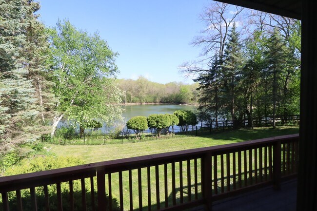 Building Photo - Stunning 4 Bedroom Home with Pond Access