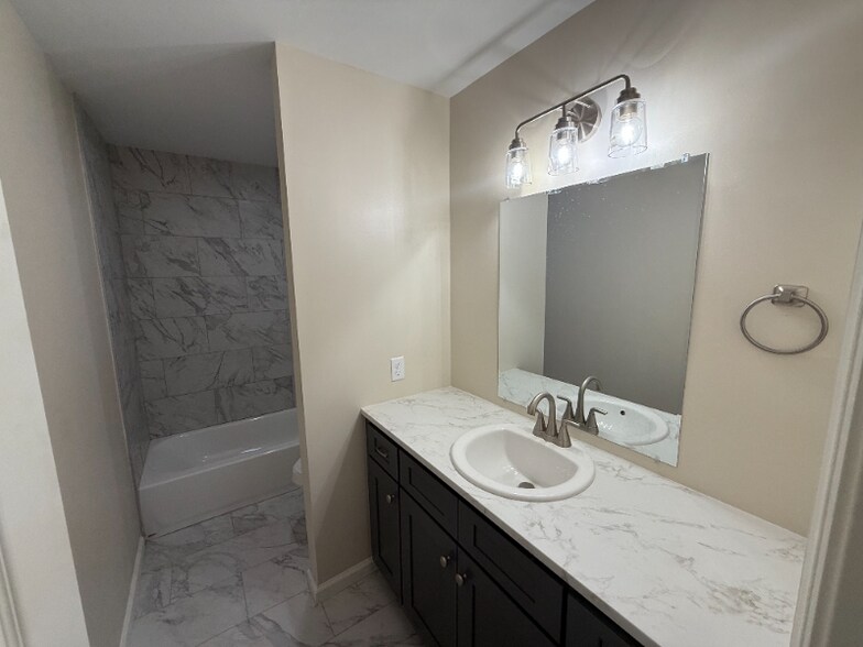 Building Photo - 7914 Gleason Dr NW