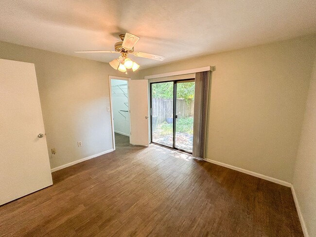 Building Photo - 3824 SW 30th Terrace