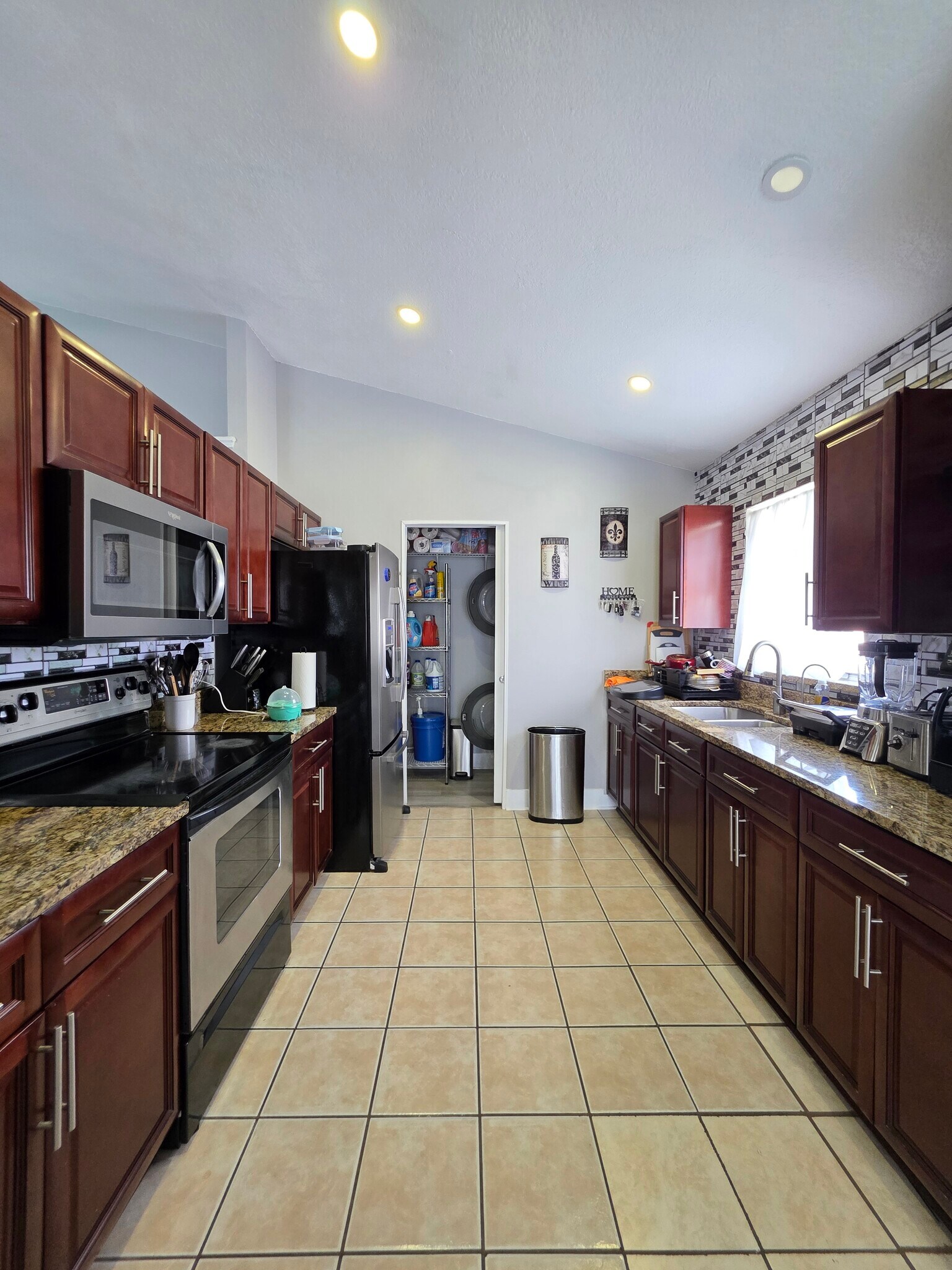 Building Photo - 763 Country Woods Cir