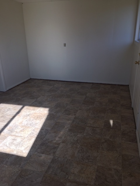 Building Photo - 2 Bedroom 1 Bath house Ready December 1st!