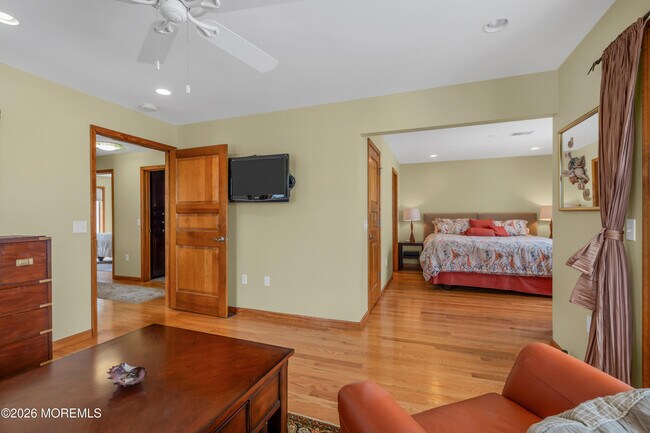 Building Photo - 573 Tarpon Ave