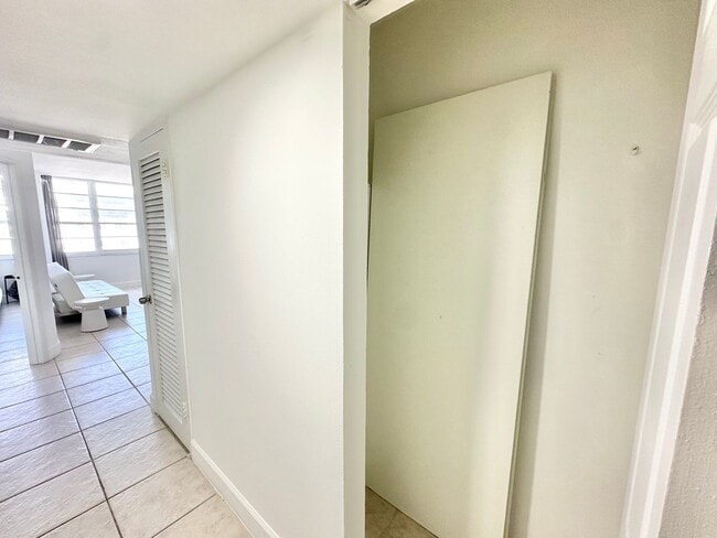 Building Photo - Amazing location: Close to Lincoln & the beaches: 1bed/1bath at the iconic Decoplage: available n...