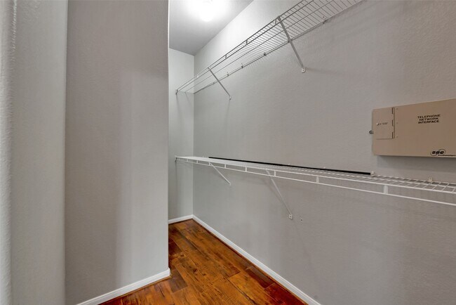 Building Photo - 9200 Westheimer Rd