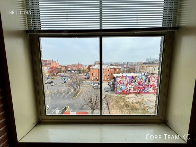 Building Photo - 202 W 5th St